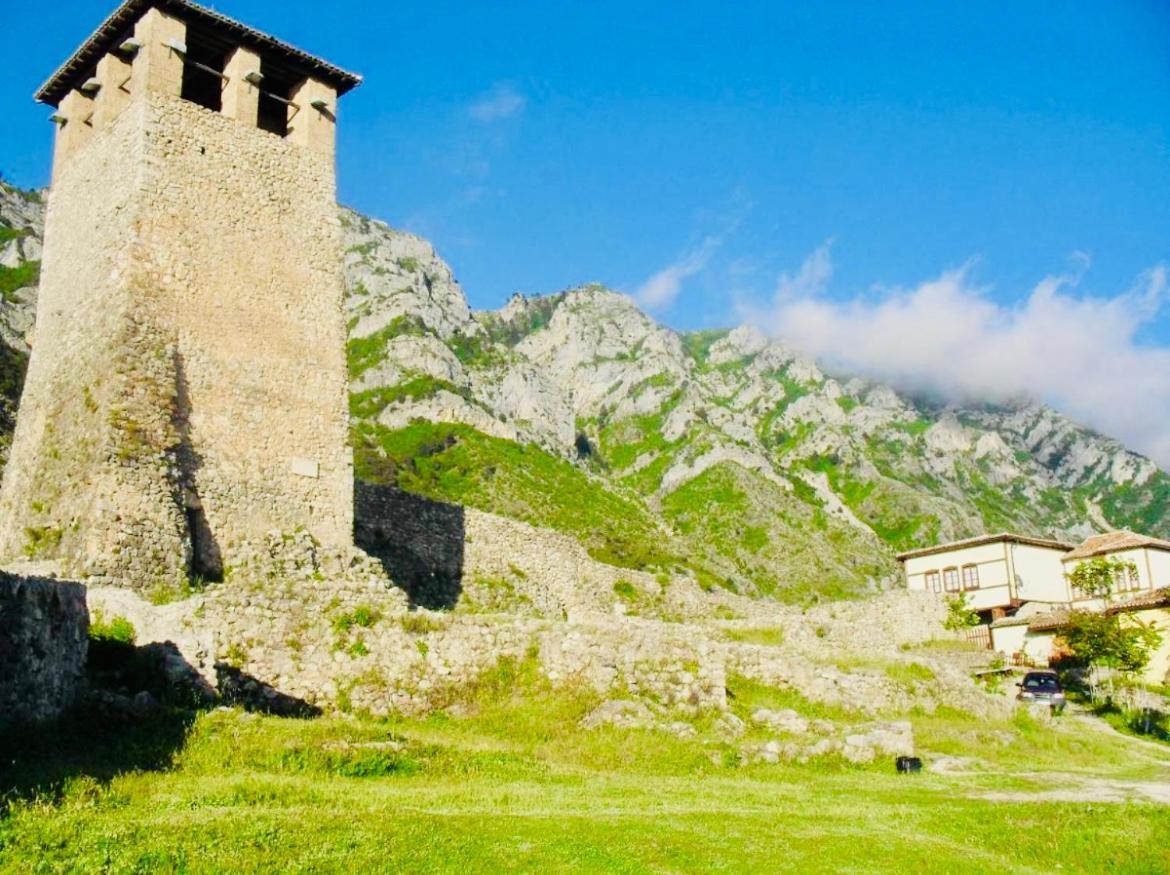 Rooms Emiliano Castle Of Kruja 객실 사진