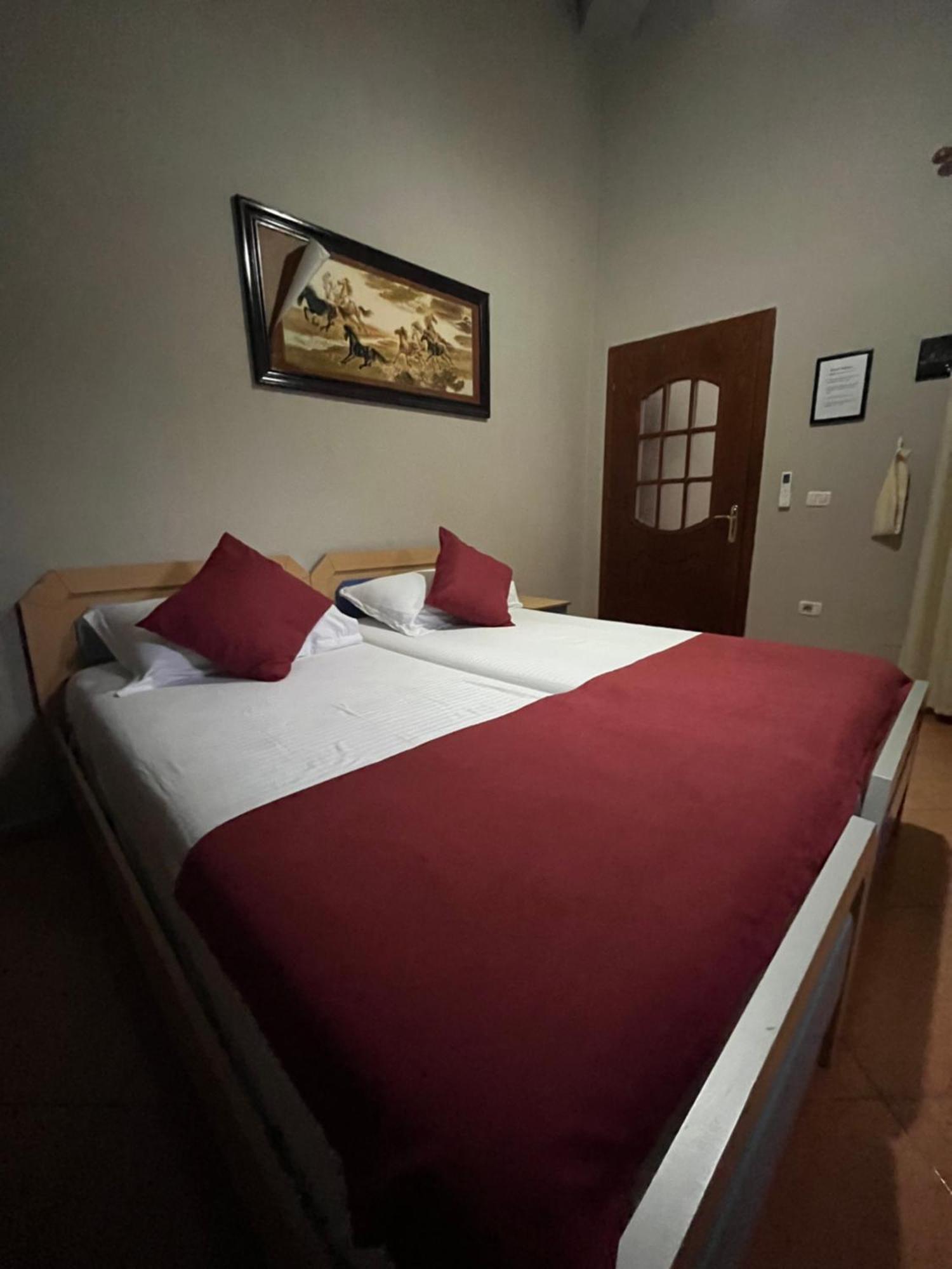 Rooms Emiliano Castle Of Kruja 객실 사진