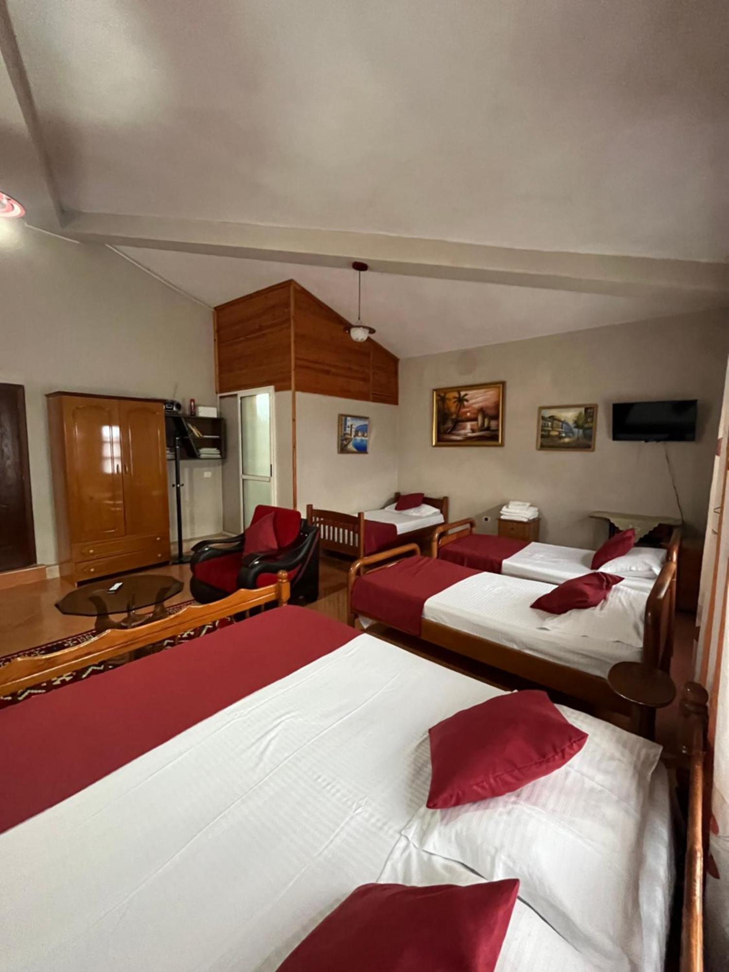 Rooms Emiliano Castle Of Kruja 객실 사진