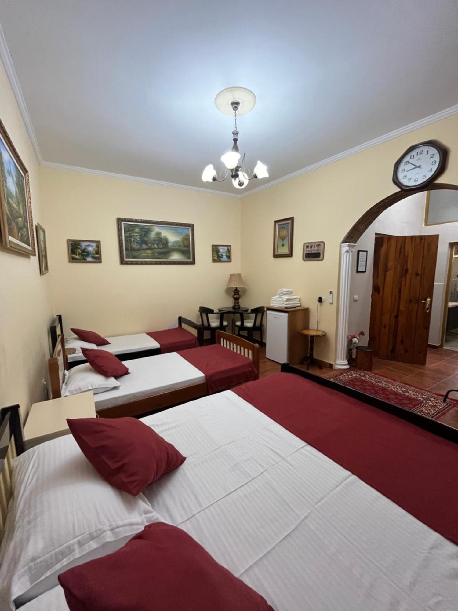 Rooms Emiliano Castle Of Kruja 객실 사진